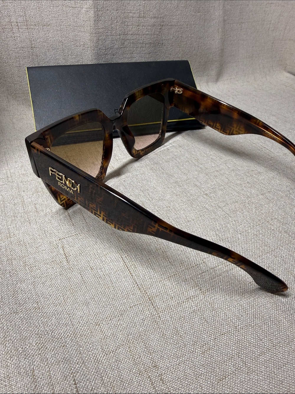 Fendi Tortoiseshell FF Pattern Oversized Square Sunglasses - Picture 8 of 8